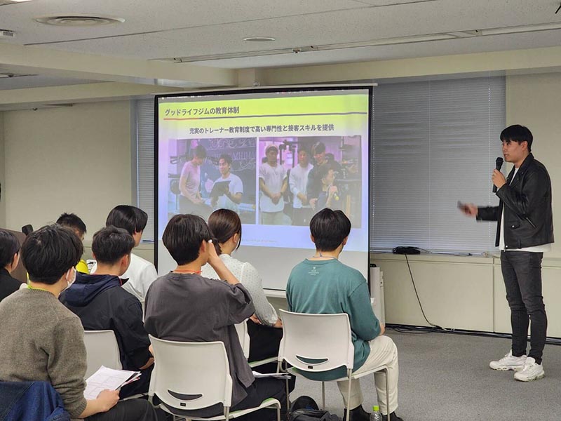 ケンジトレーナーによるプレゼンテーション